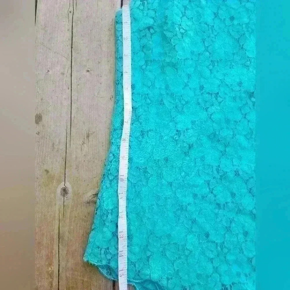 LA CHATEAU TEAL LACE TANK TOP - Picture 5 of 8